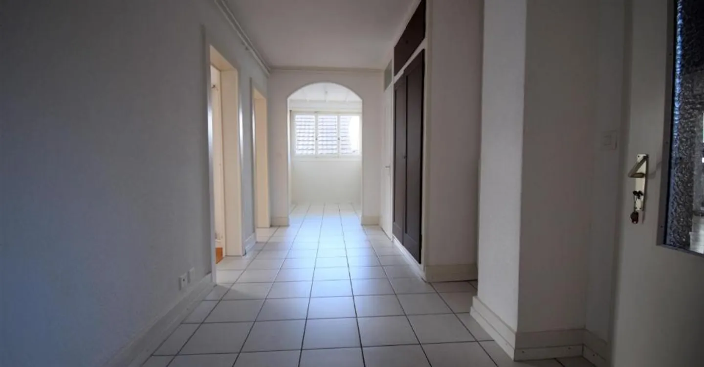Sehr große und helle 3,5 Zimmer mit großem Balkon - Foto 7 von 8