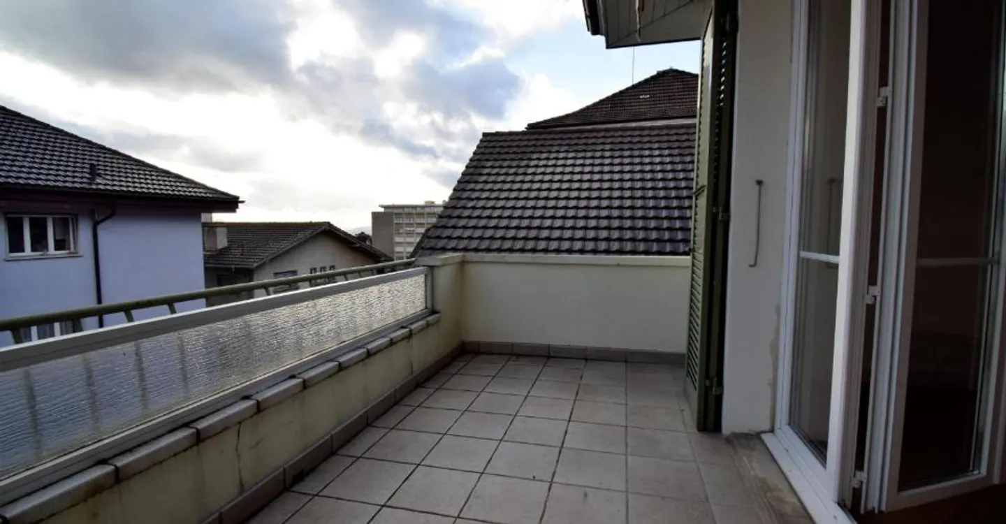 Sehr große und helle 3,5 Zimmer mit großem Balkon - Foto 8 von 8