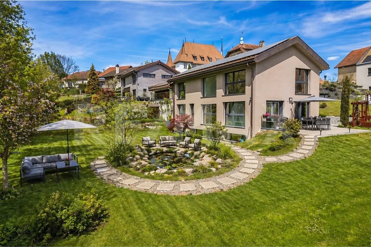 Modern Villa with Wine Cellar - Photo 1 of 13