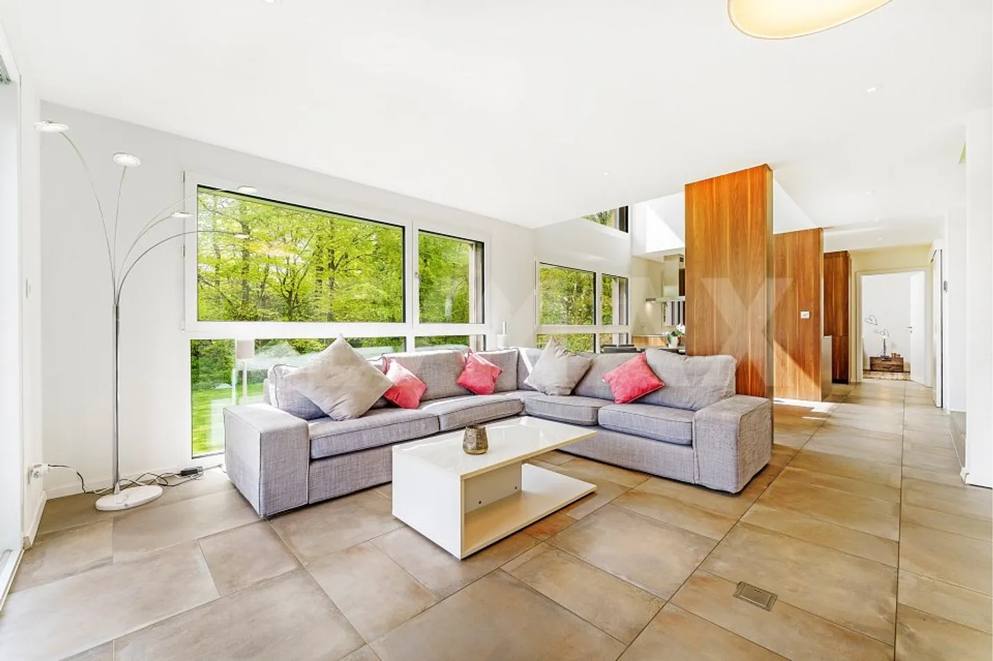Modern Villa with Wine Cellar - Photo 7 of 13