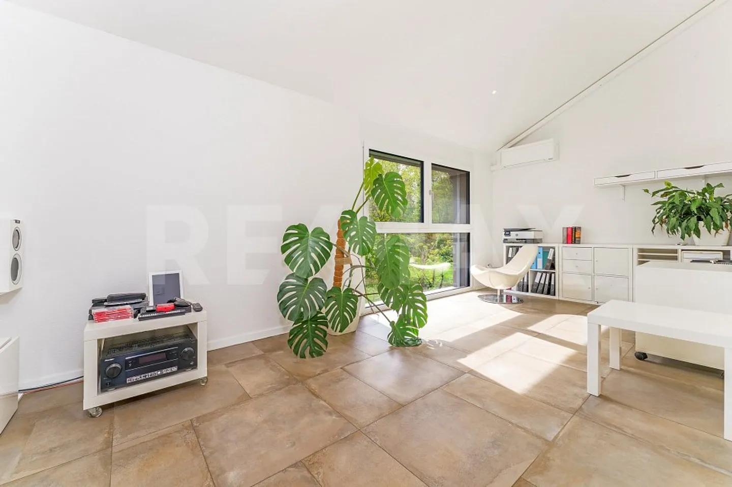Modern Villa with Wine Cellar - Photo 13 of 13