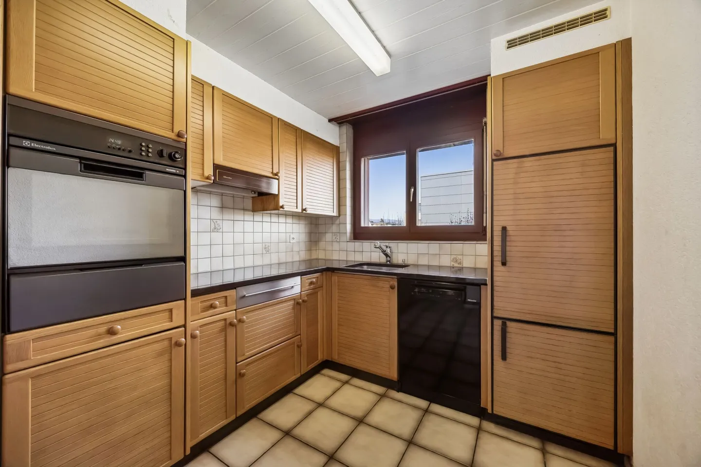 4.5-room apartment with balcony and fireplace near the lake - Photo 3 of 13