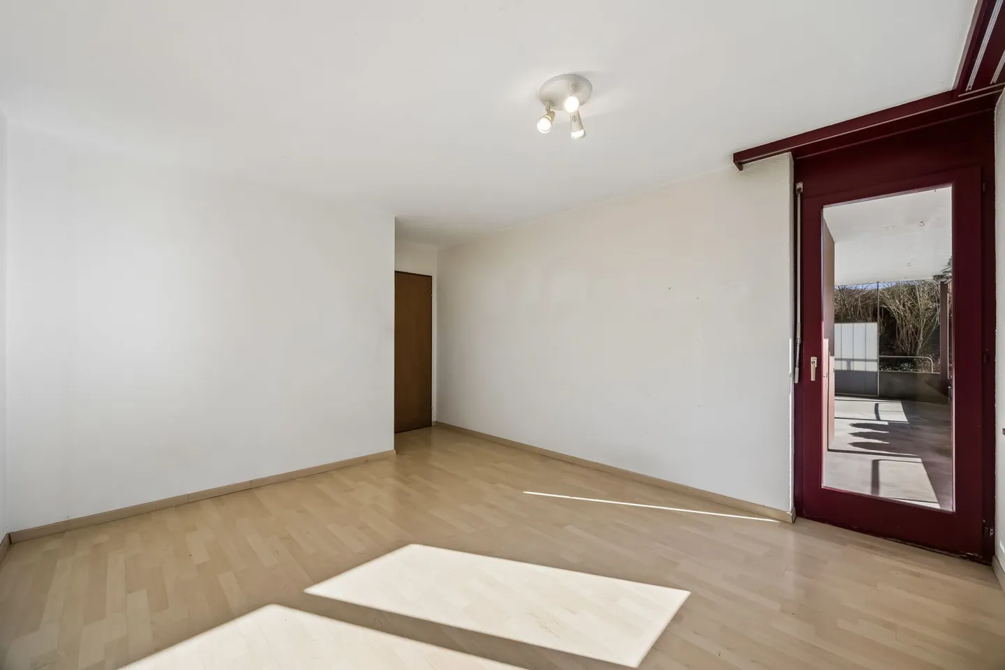 4.5-room apartment with balcony and fireplace near the lake - Photo 6 of 13