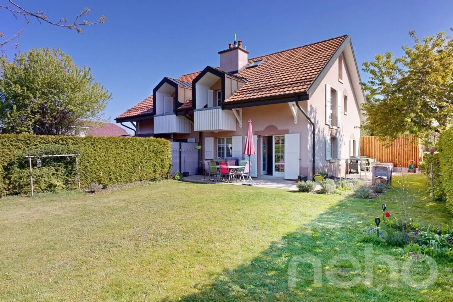 Magnifica casa a schiera con giardino - Foto 1 di 13