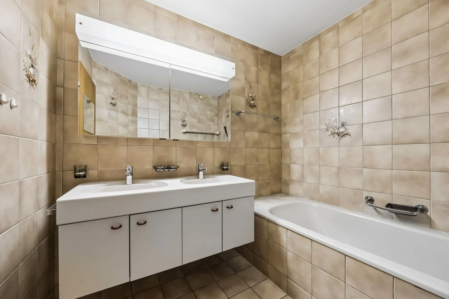 4.5-room apartment with balcony and fireplace near the lake - Photo 9 of 13