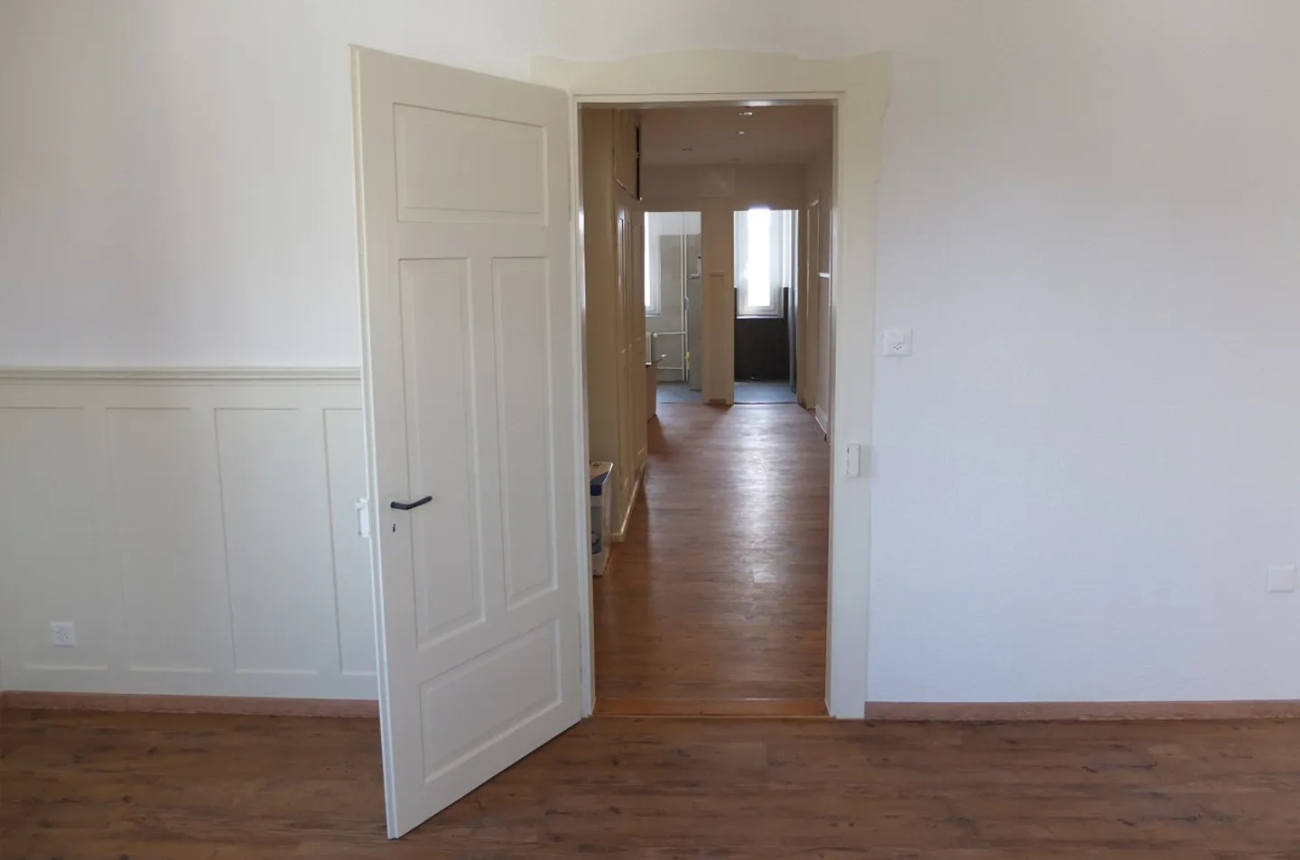 Moderne Wohnung mit grossem Balkon - Foto 4 von 12