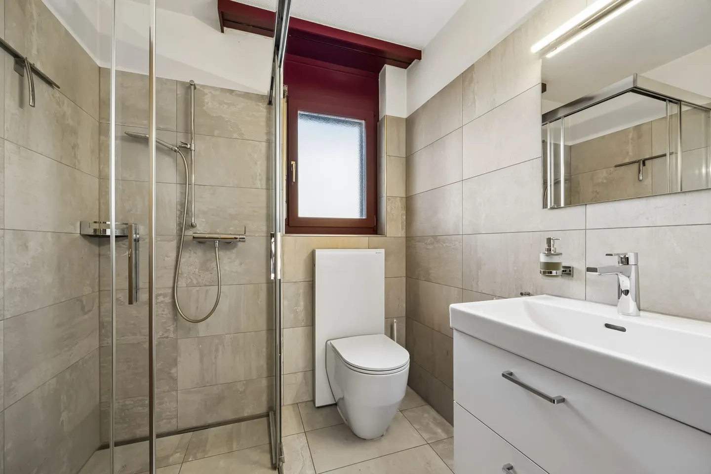 4.5-room apartment with balcony and fireplace near the lake - Photo 8 of 13