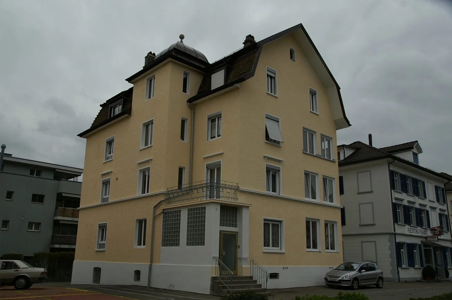 Moderne Wohnung mit grossem Balkon - Foto 2 von 12