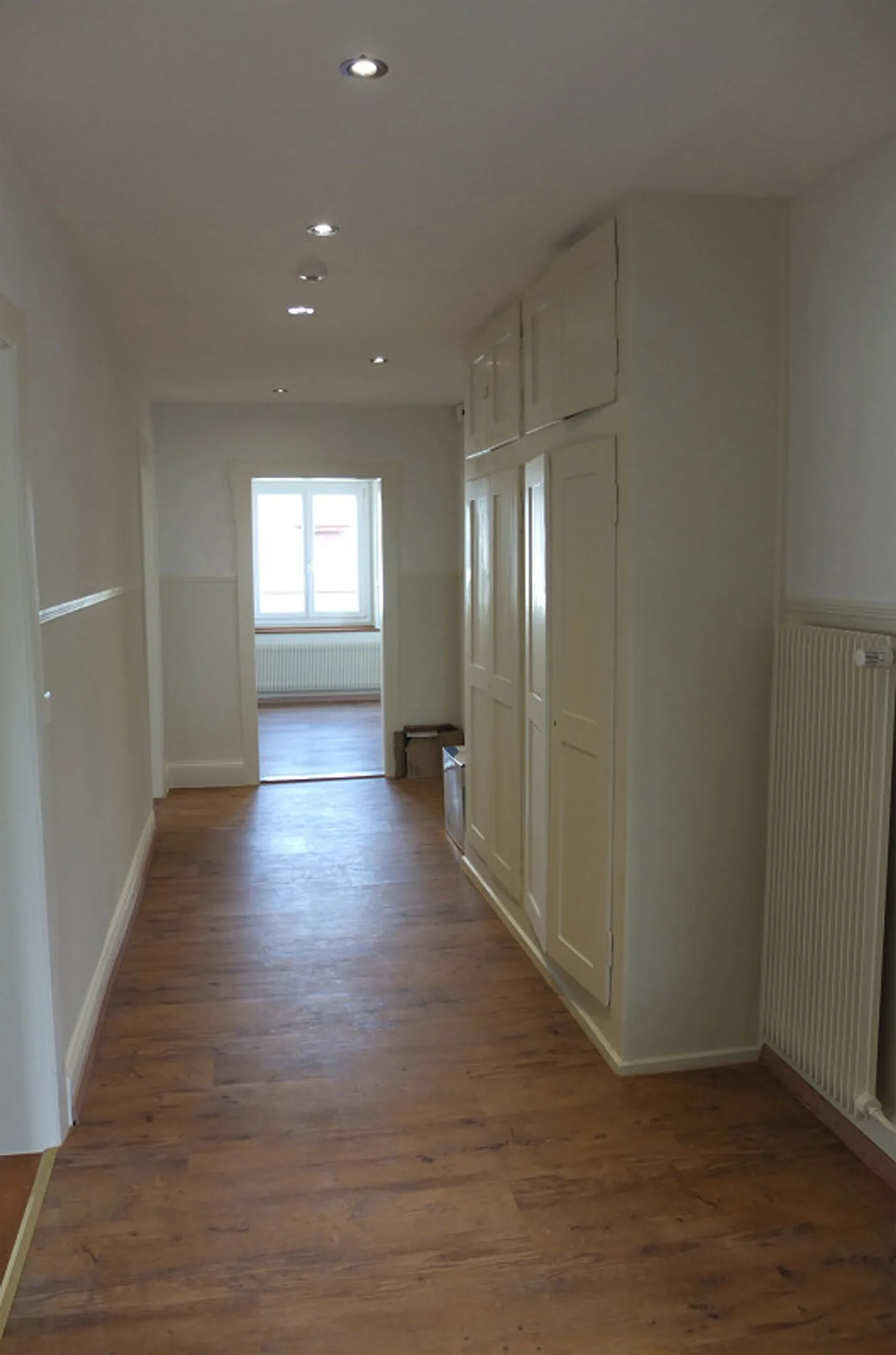 Moderne Wohnung mit grossem Balkon - Foto 3 von 12