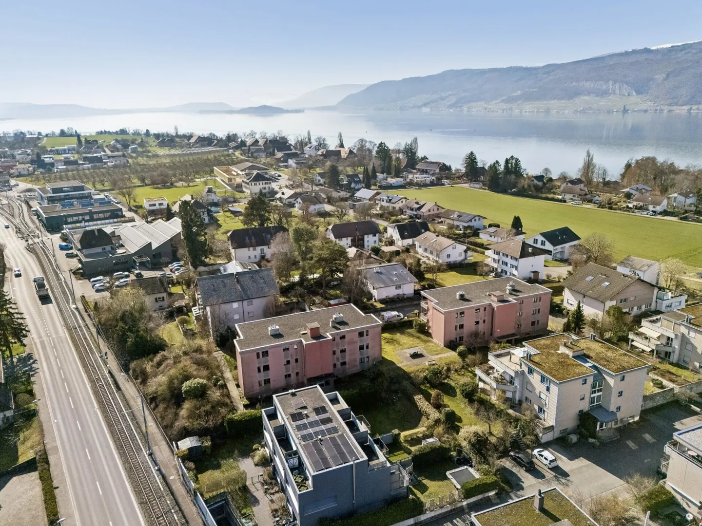 4.5-room apartment with balcony and fireplace near the lake - Photo 12 of 13