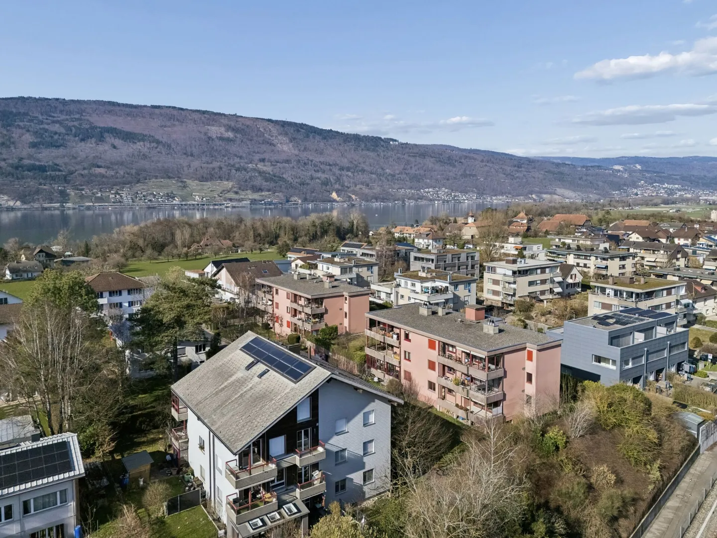 4.5-room apartment with balcony and fireplace near the lake - Photo 13 of 13