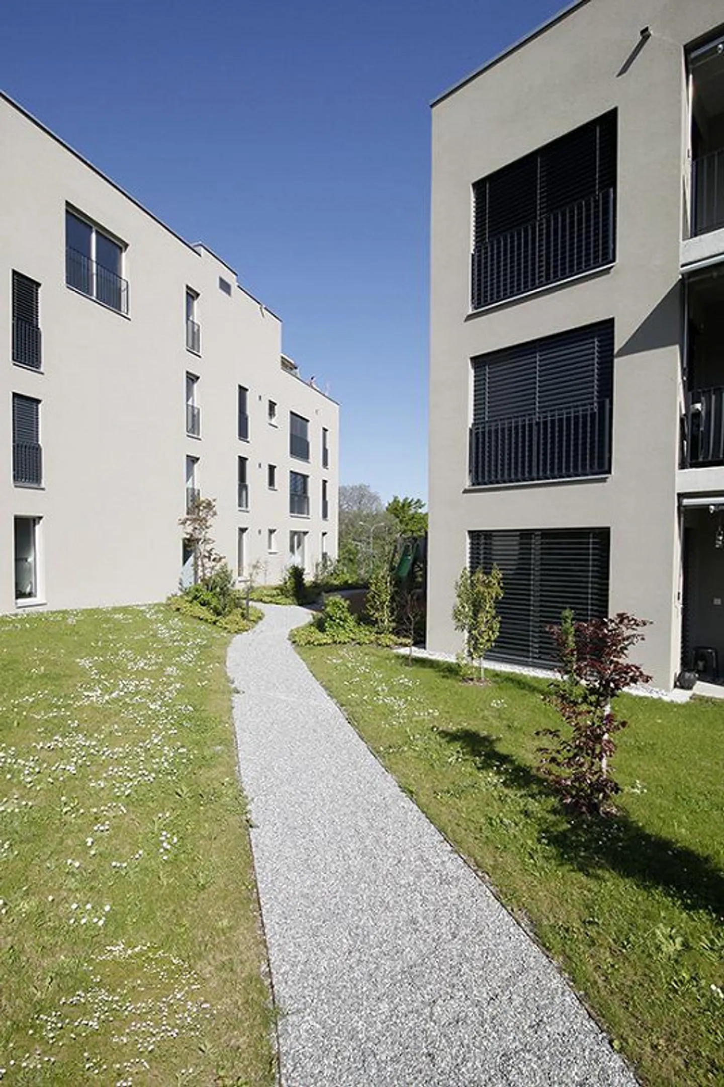Appartement moderne avec balcon - Photo 2 sur 12