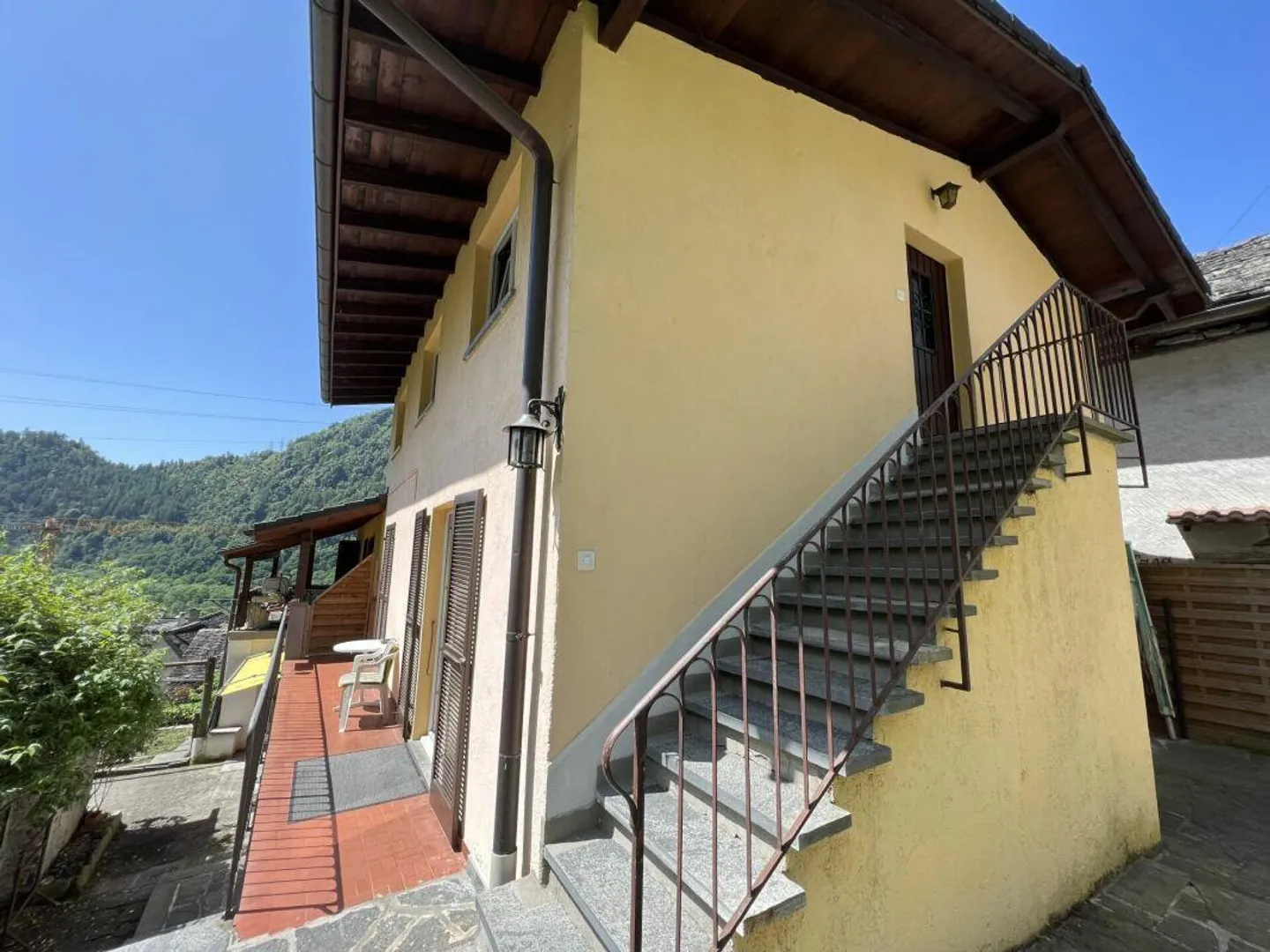 Complesso plurifamiliare con casa 5.5 locali + appartamento di 3.5 ... - Foto 23 di 30
