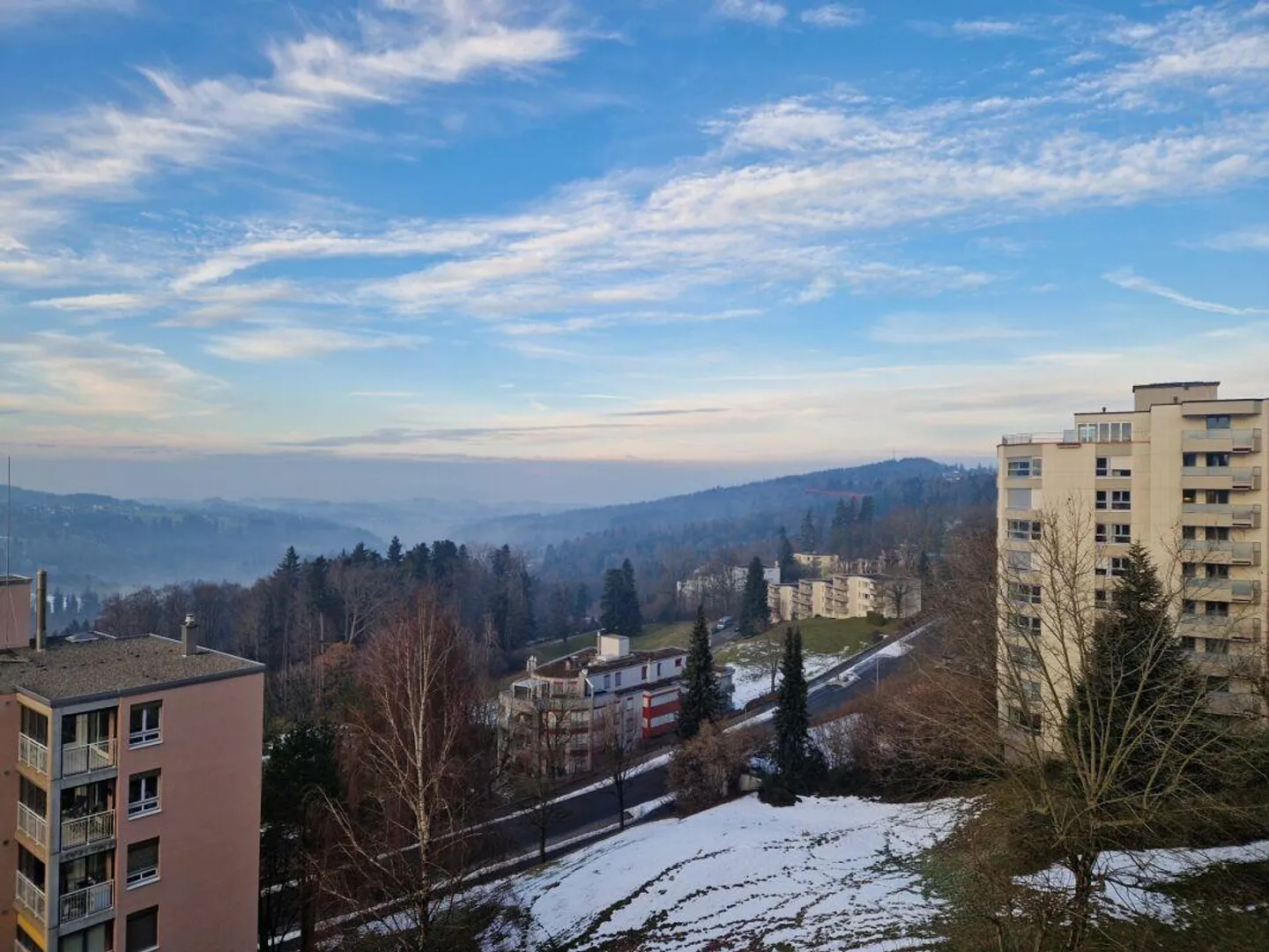 Appartement 1 pièce fraîchement rénové avec vue - Photo 1 sur 8