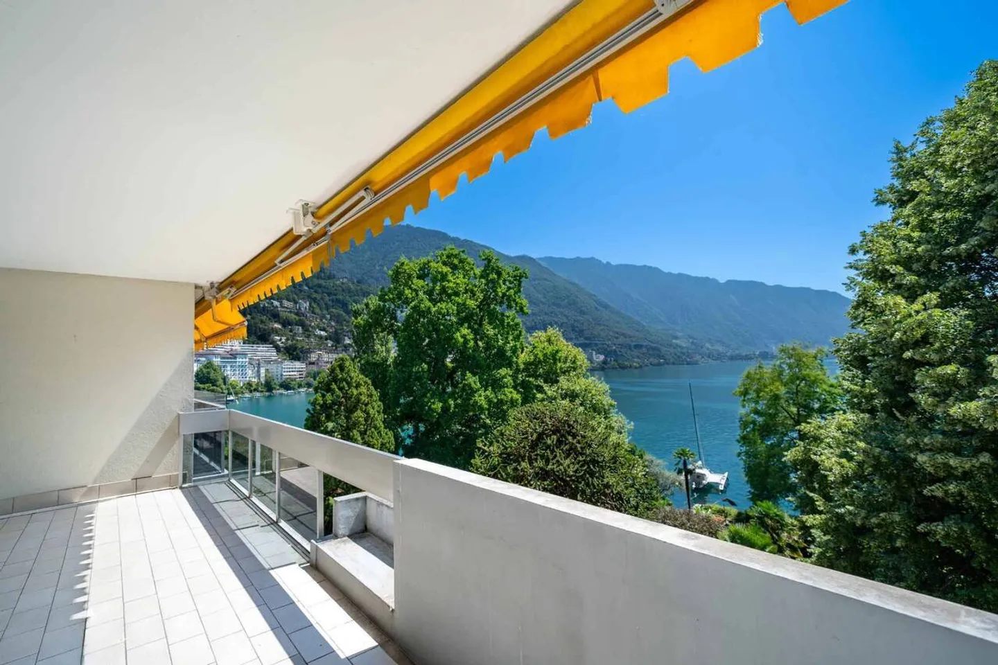 Am Ufer des Sees - Wunderschöne 5,5-Zimmer-Wohnung in ruhiger Lage mit 2 großen Balkonen - Foto 1 von 13