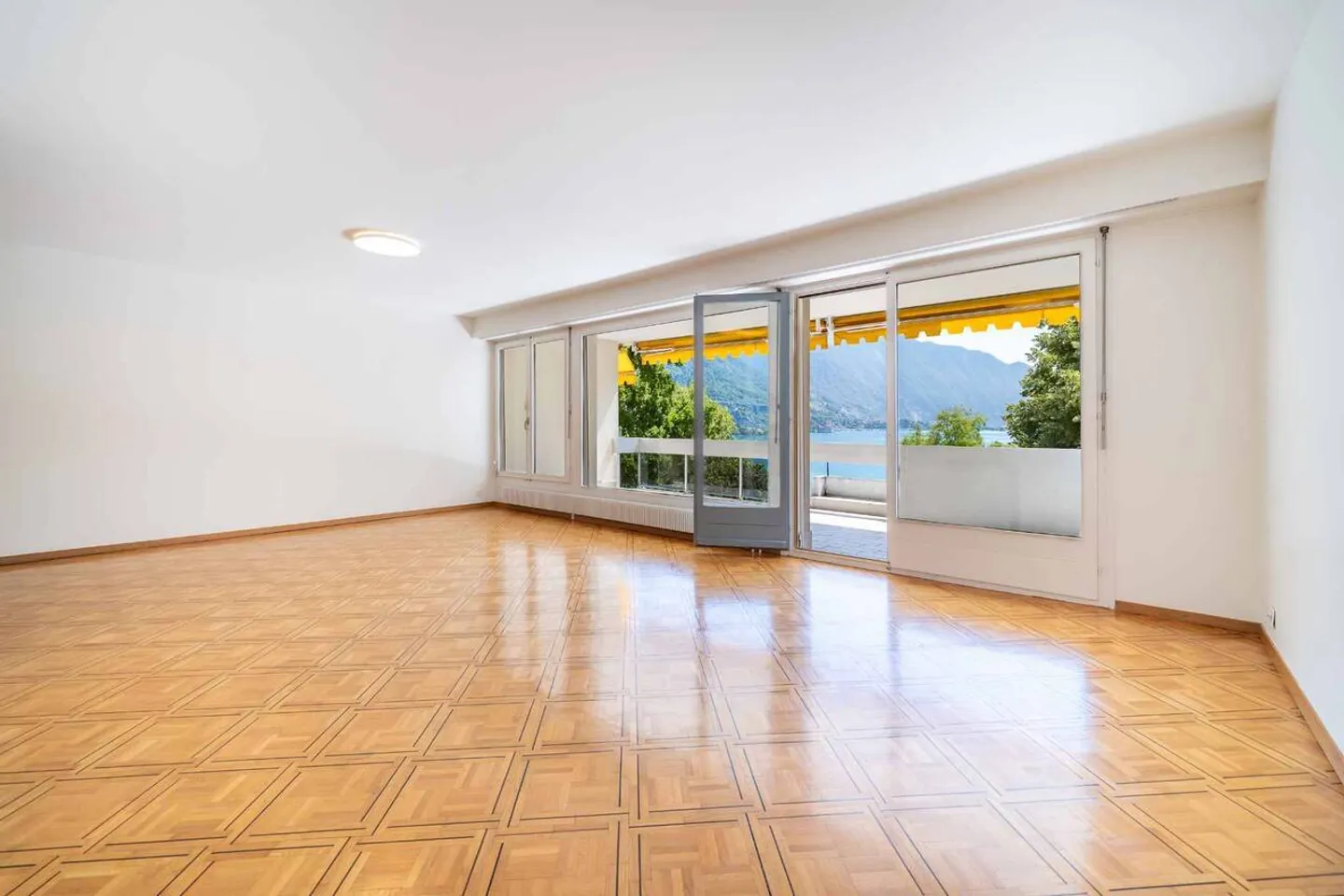 Am Ufer des Sees - Wunderschöne 5,5-Zimmer-Wohnung in ruhiger Lage mit 2 großen Balkonen - Foto 3 von 13