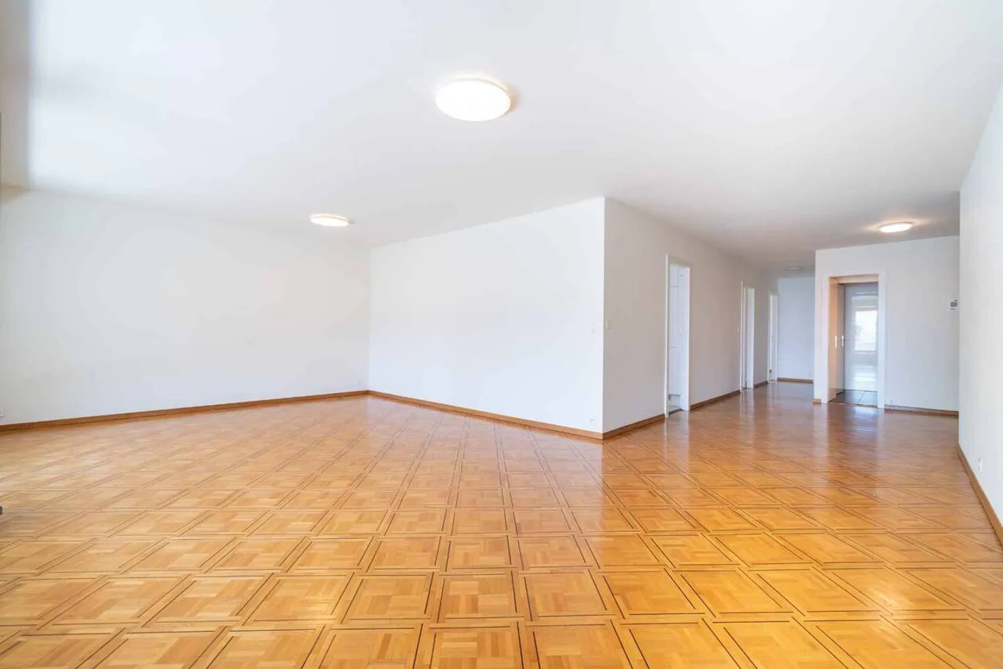 Am Ufer des Sees - Wunderschöne 5,5-Zimmer-Wohnung in ruhiger Lage mit 2 großen Balkonen - Foto 4 von 13