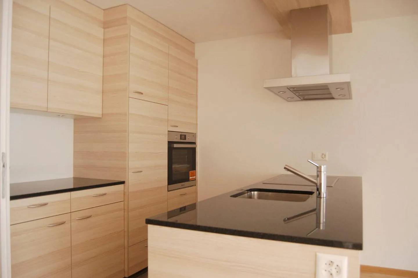 Appartamento attraente di 3 ½ locali con balcone e cucina moderna - Foto 1 di 8