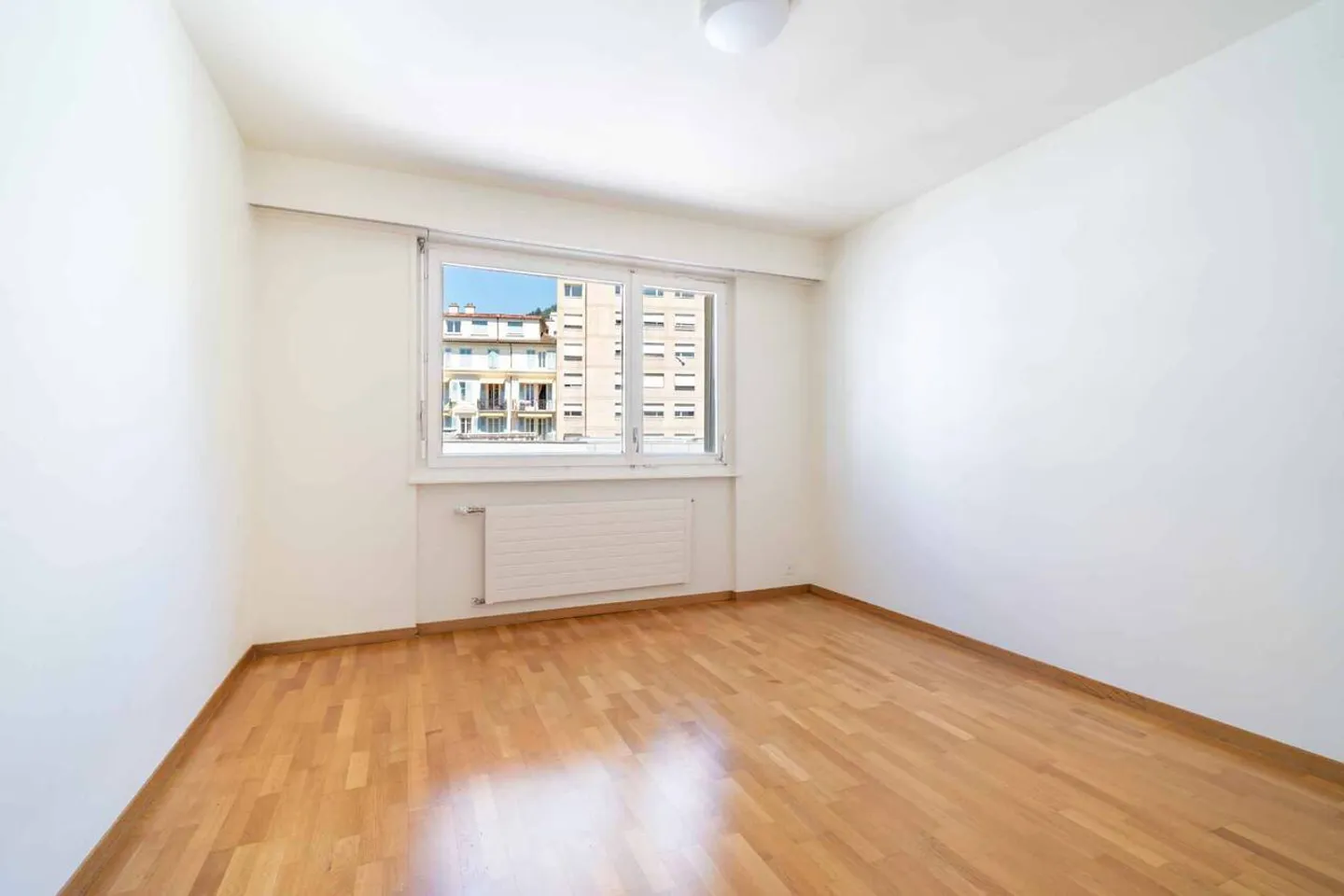 Am Ufer des Sees - Wunderschöne 5,5-Zimmer-Wohnung in ruhiger Lage mit 2 großen Balkonen - Foto 12 von 13
