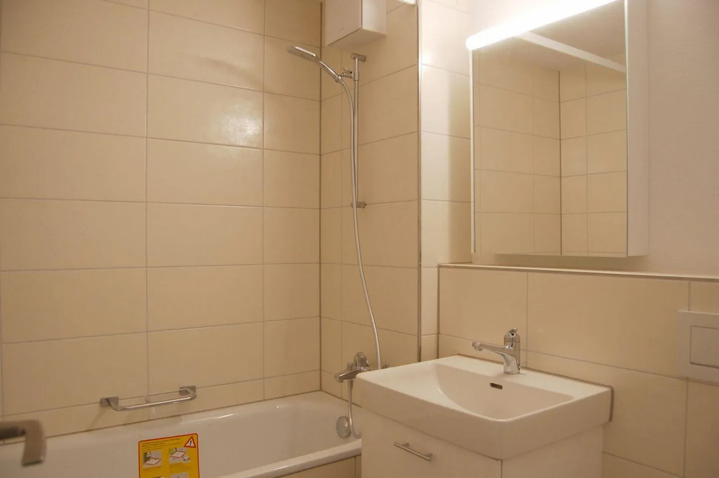 Appartamento attraente di 3 ½ locali con balcone e cucina moderna - Foto 5 di 8