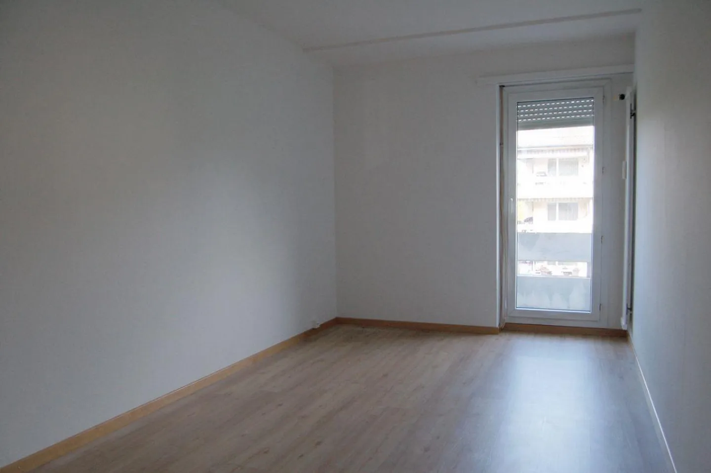 Appartamento attraente di 3 ½ locali con balcone e cucina moderna - Foto 7 di 8