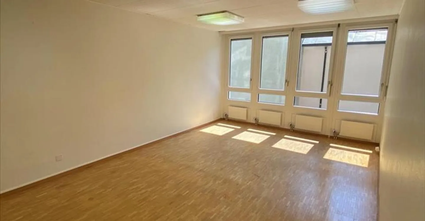 Office space for rent - Photo 3 of 7