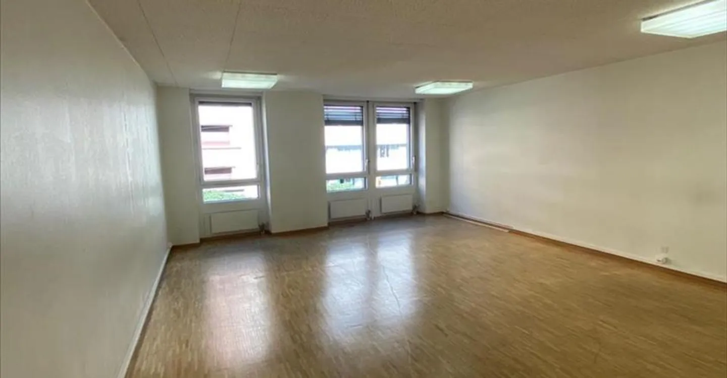 Office space for rent - Photo 6 of 7