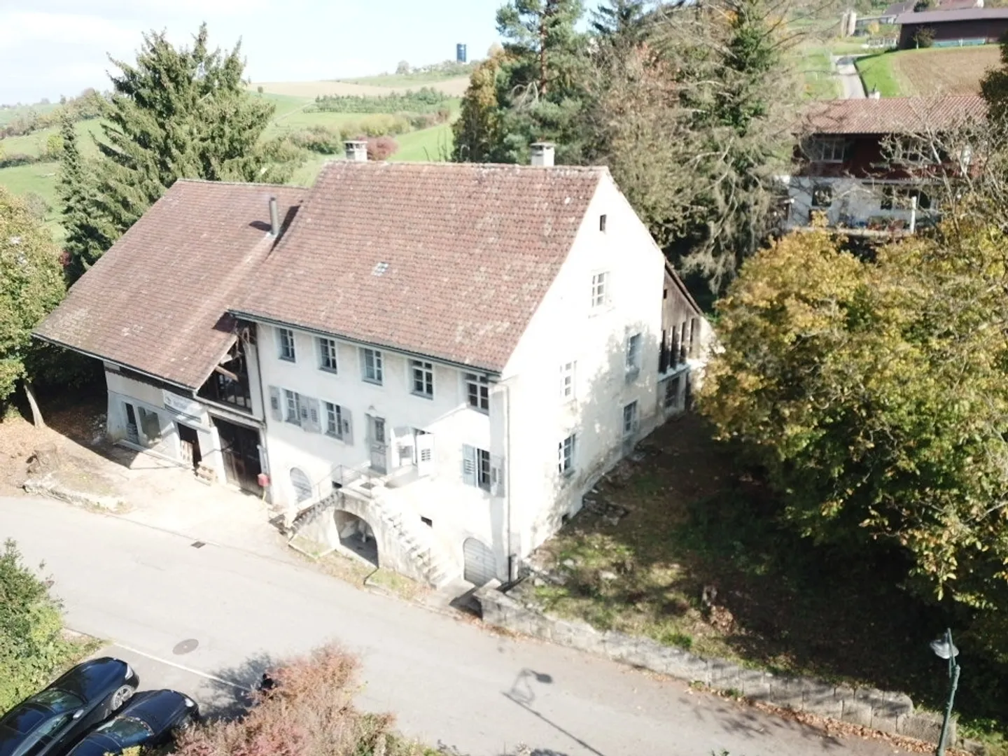 Ampia casa unifamiliare con potenziale ad Arisdorf - Foto 1 di 13