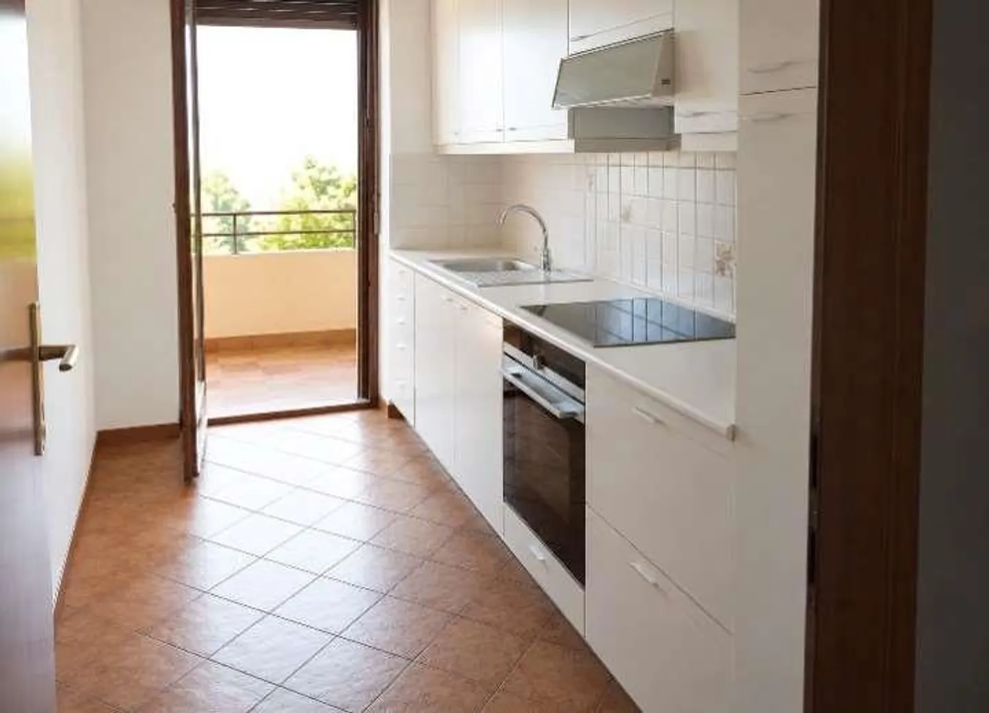 Comano - Elegante 2,5-Zimmer-Wohnung mit Pool und Panoramablick - Foto 2 von 9
