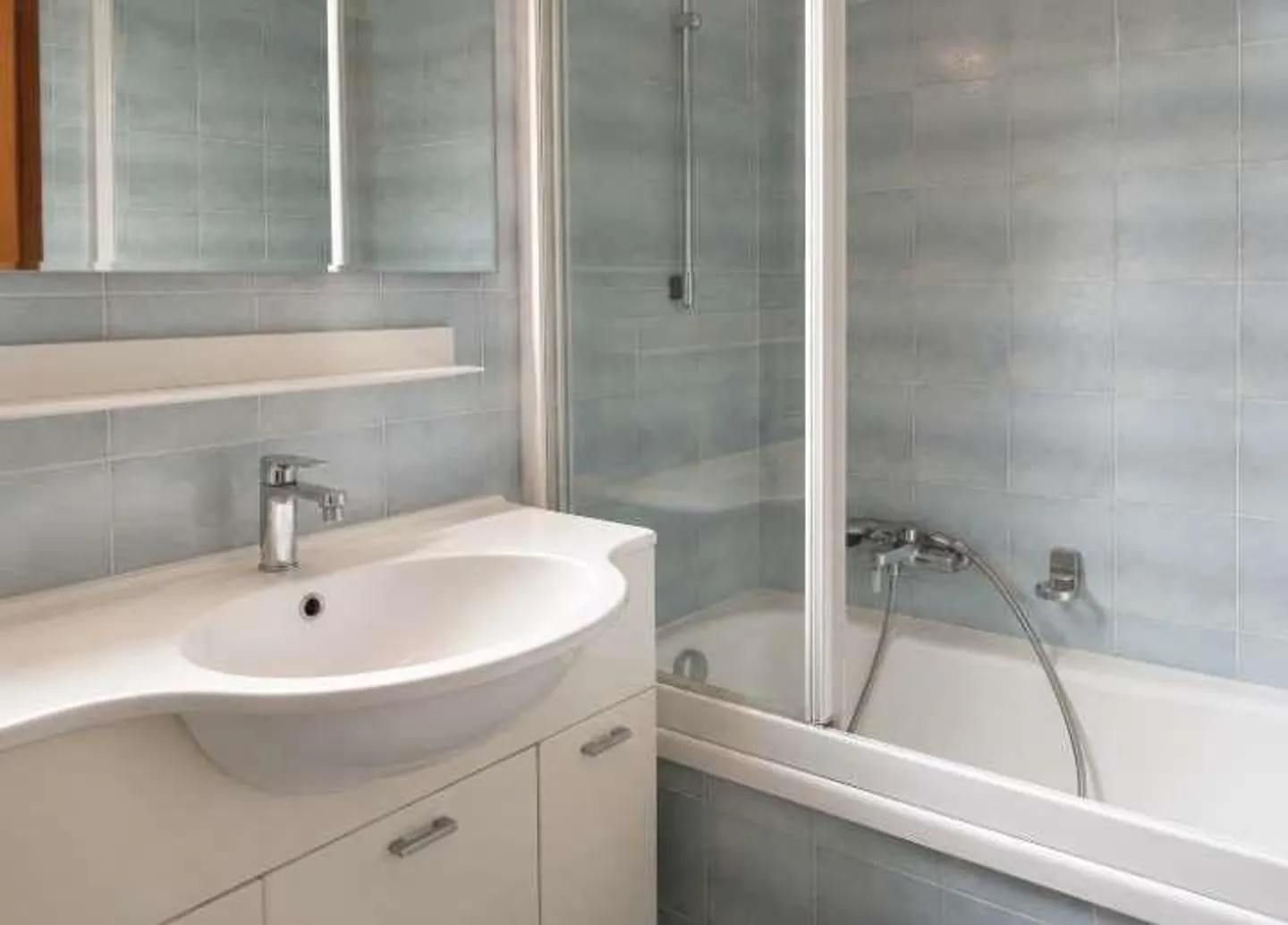 Comano - Elegante 2,5-Zimmer-Wohnung mit Pool und Panoramablick - Foto 5 von 9