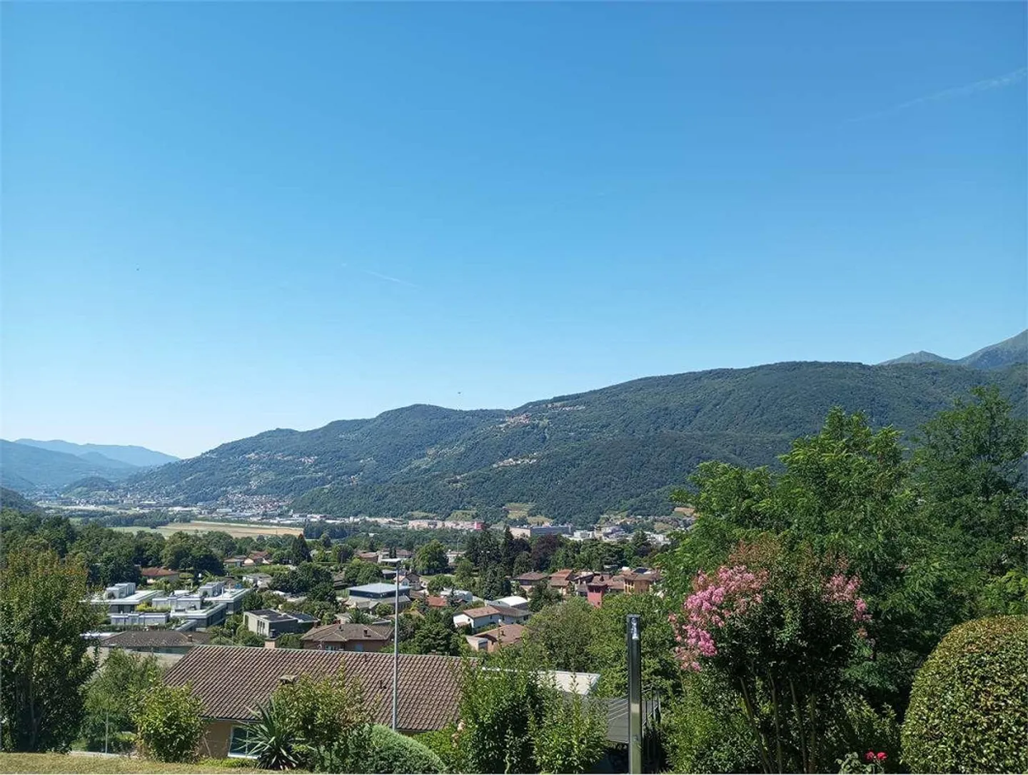 Comano - Elegante 2,5-Zimmer-Wohnung mit Pool und Panoramablick - Foto 6 von 9