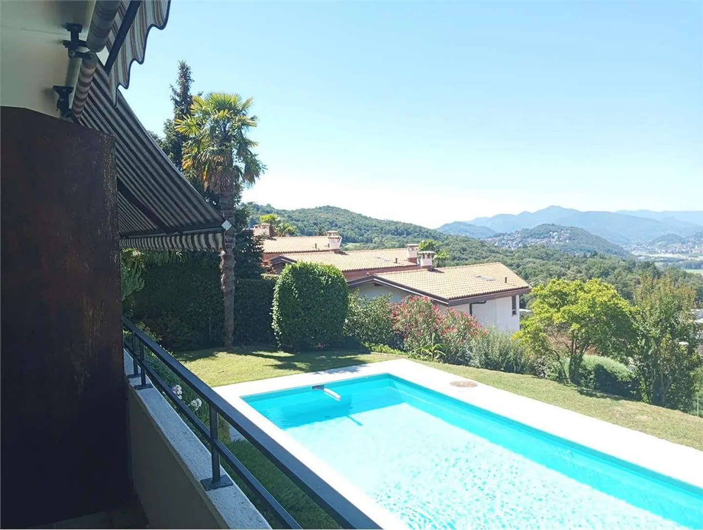 Comano - Elegante 2,5-Zimmer-Wohnung mit Pool und Panoramablick - Foto 7 von 9