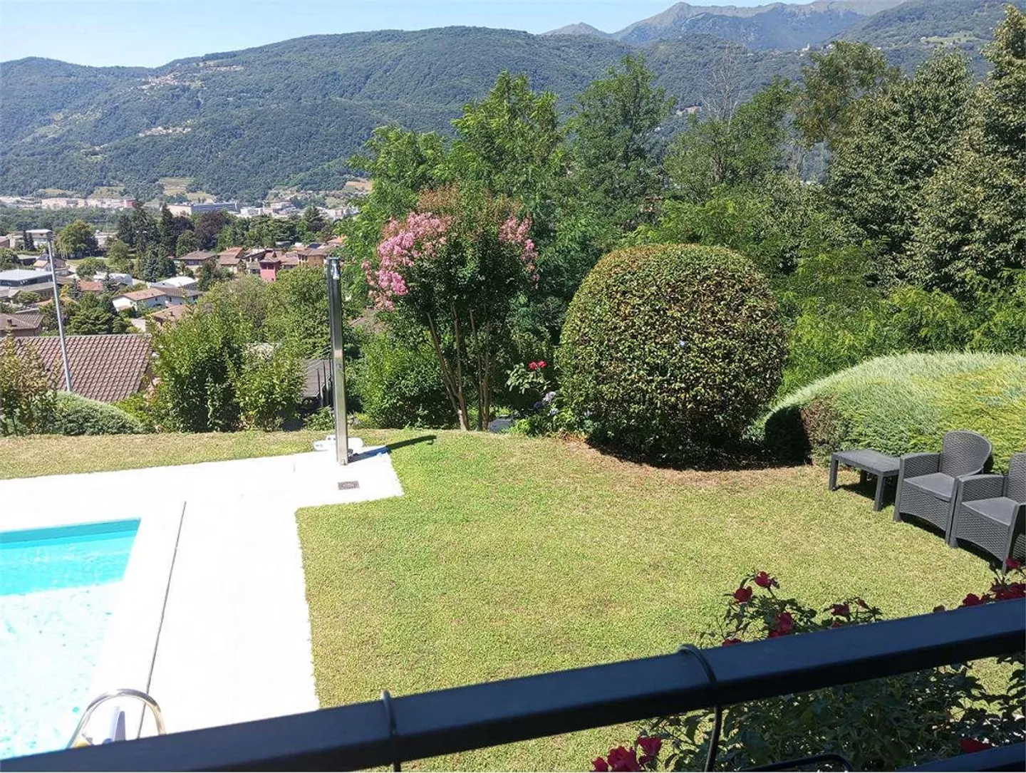 Comano - Elegante 2,5-Zimmer-Wohnung mit Pool und Panoramablick - Foto 8 von 9