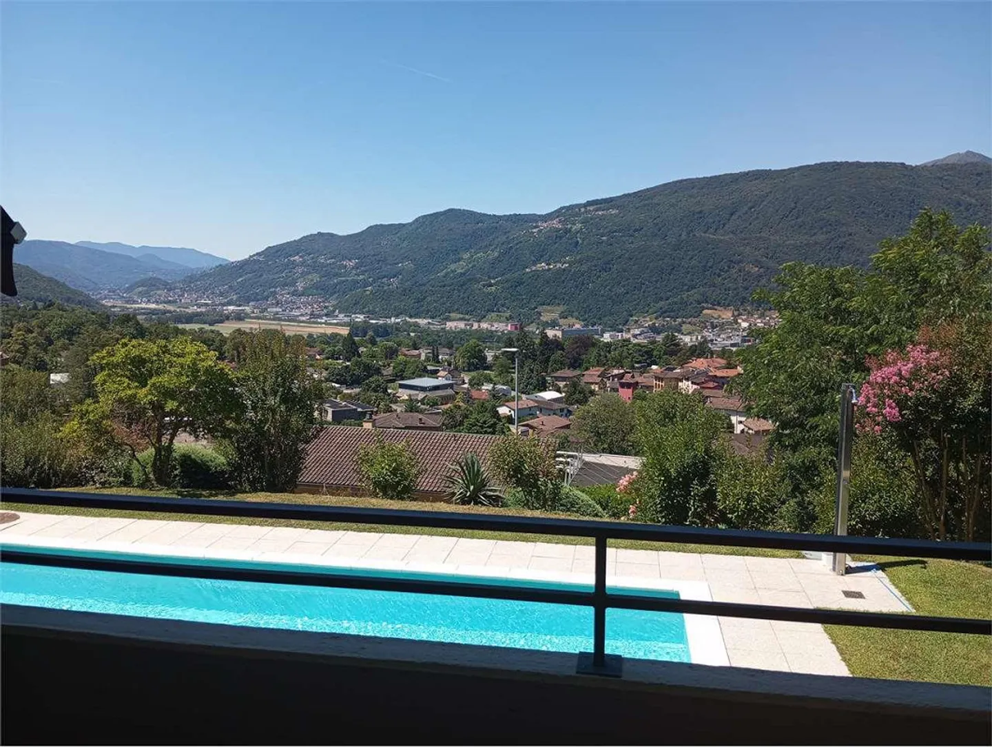 Comano - Elegante 2,5-Zimmer-Wohnung mit Pool und Panoramablick - Foto 9 von 9