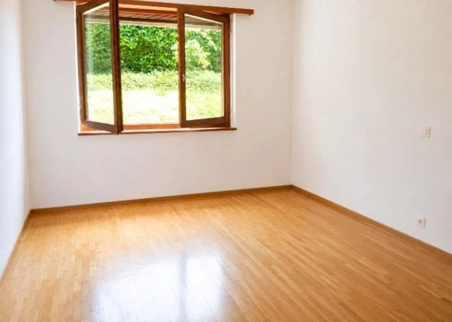 Comano - Elegante 2,5-Zimmer-Wohnung mit Pool und Panoramablick - Foto 3 von 9