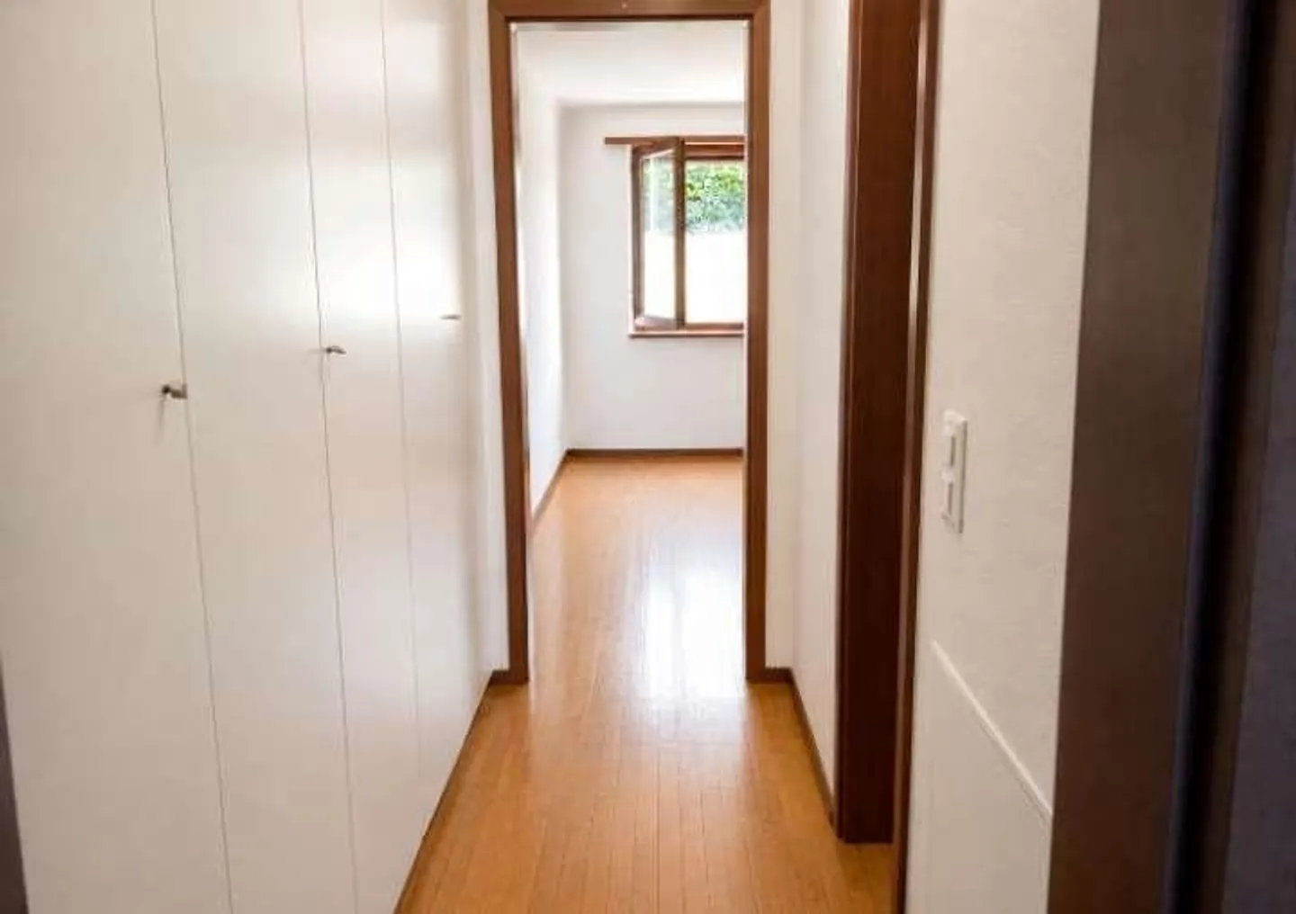 Comano - Elegante 2,5-Zimmer-Wohnung mit Pool und Panoramablick - Foto 4 von 9