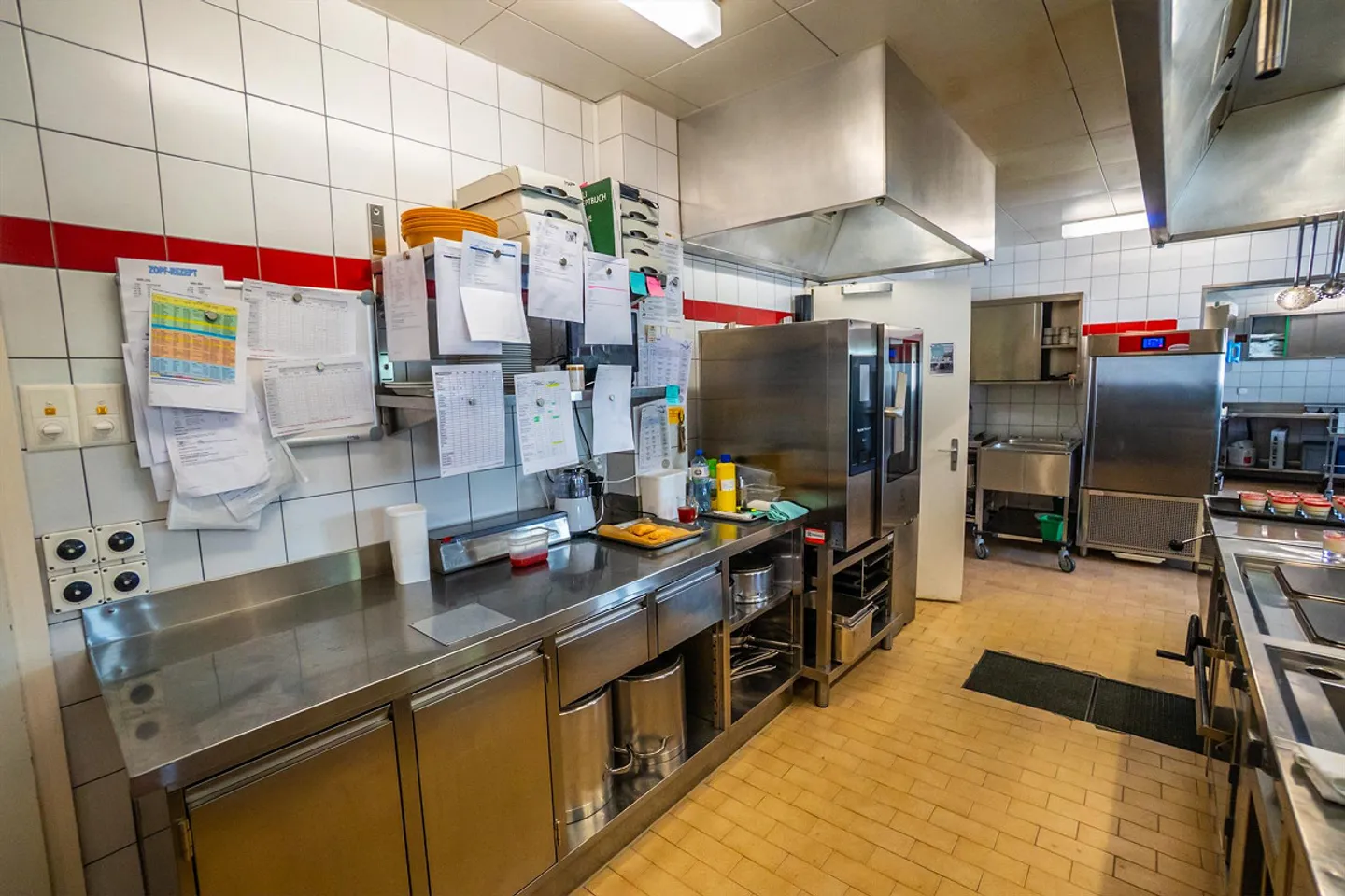 Proprietà commerciale di 3100 m2 - Foto 7 di 13