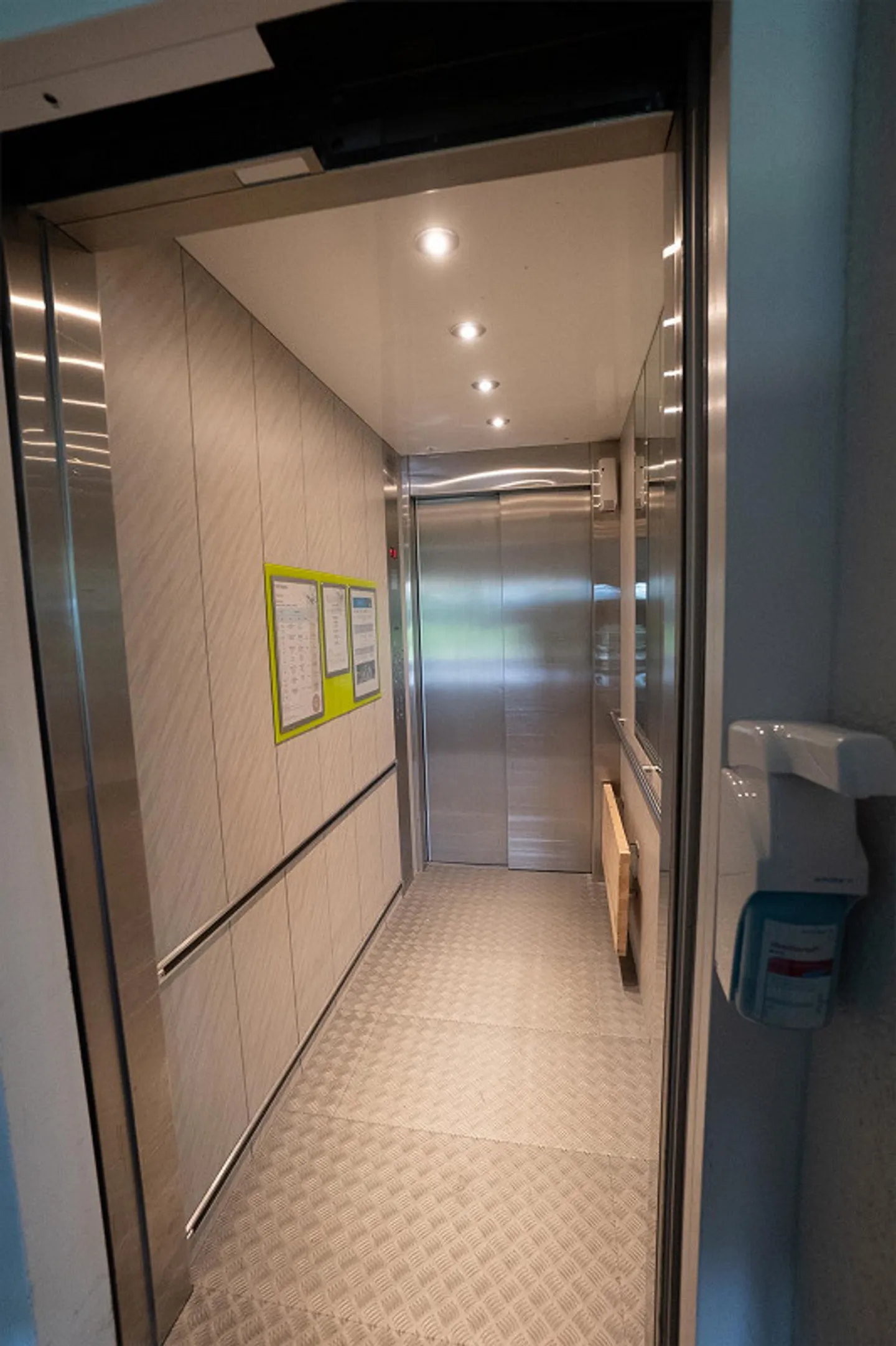 Proprietà commerciale di 3100 m2 - Foto 10 di 13