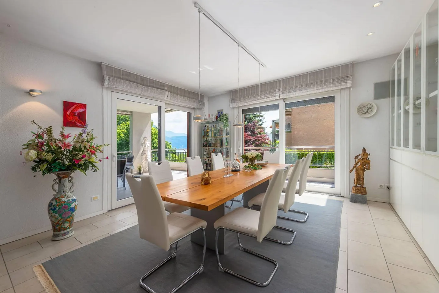 Appartement immergé dans la verdure - Photo 2 sur 13