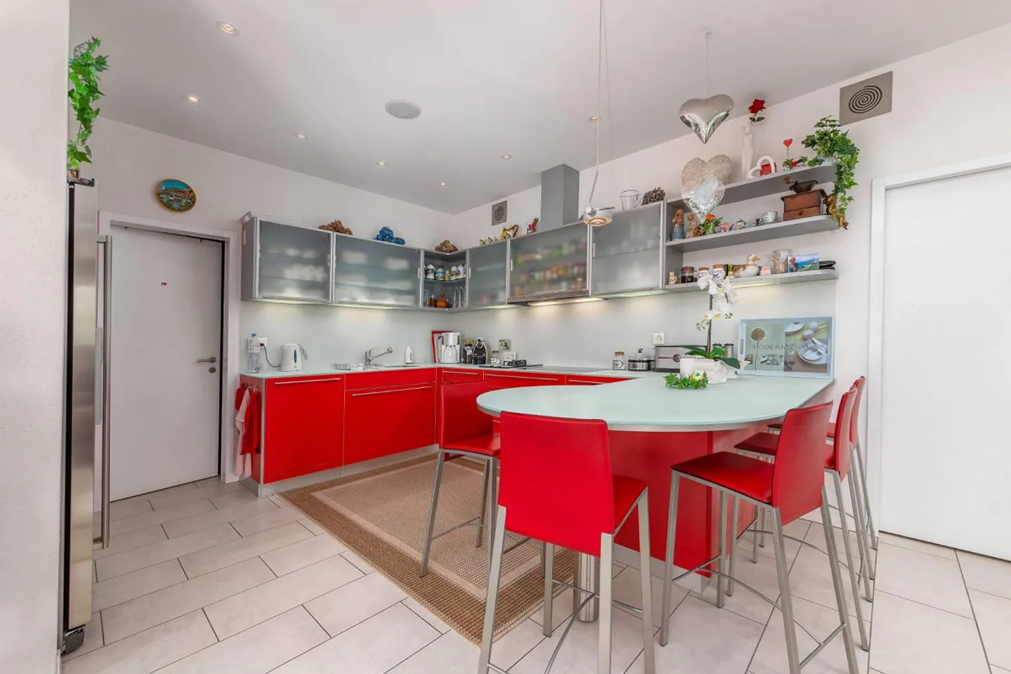 Appartement immergé dans la verdure - Photo 4 sur 13