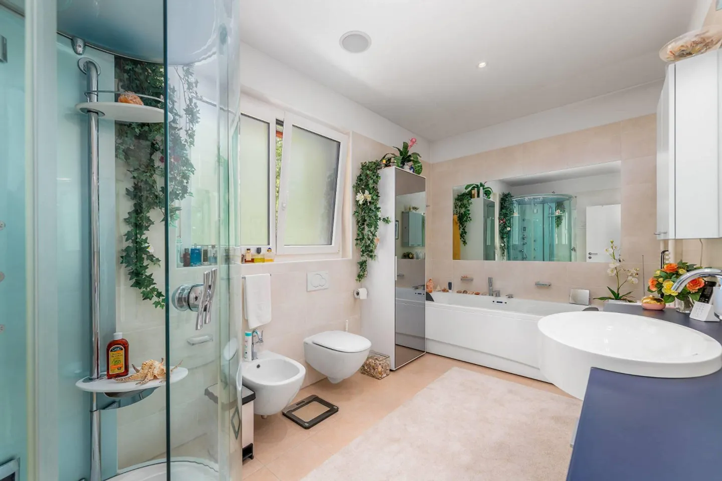 Appartement immergé dans la verdure - Photo 7 sur 13