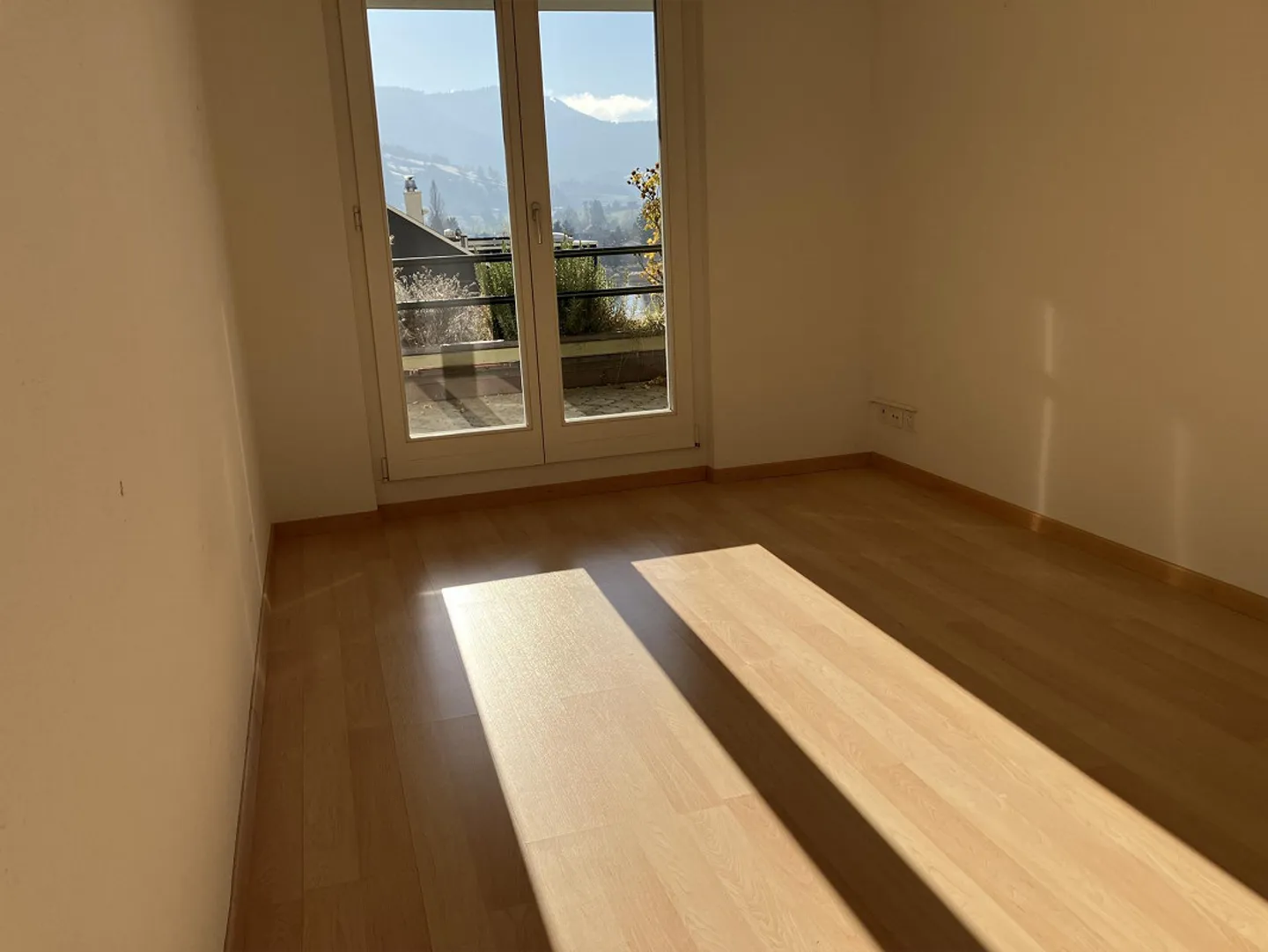 Sonnige 3.5-Zimmer-Terrassenwohnung mit See- und Bergsicht - Foto 6 von 18