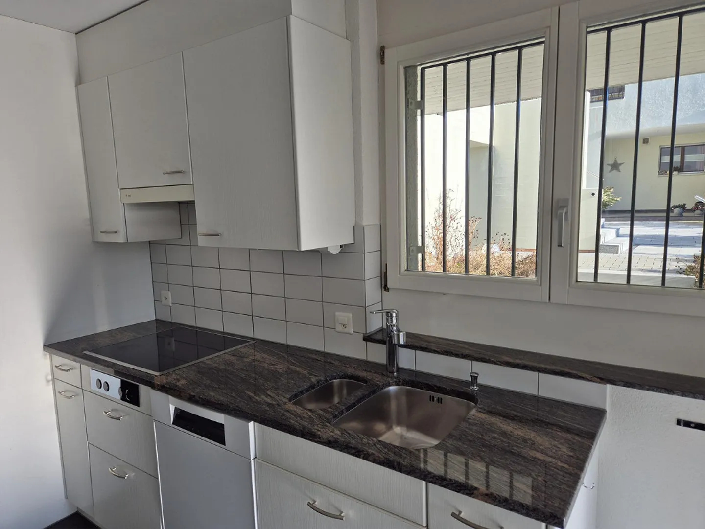 Sonnige 3.5-Zimmer-Terrassenwohnung mit See- und Bergsicht - Foto 8 von 18