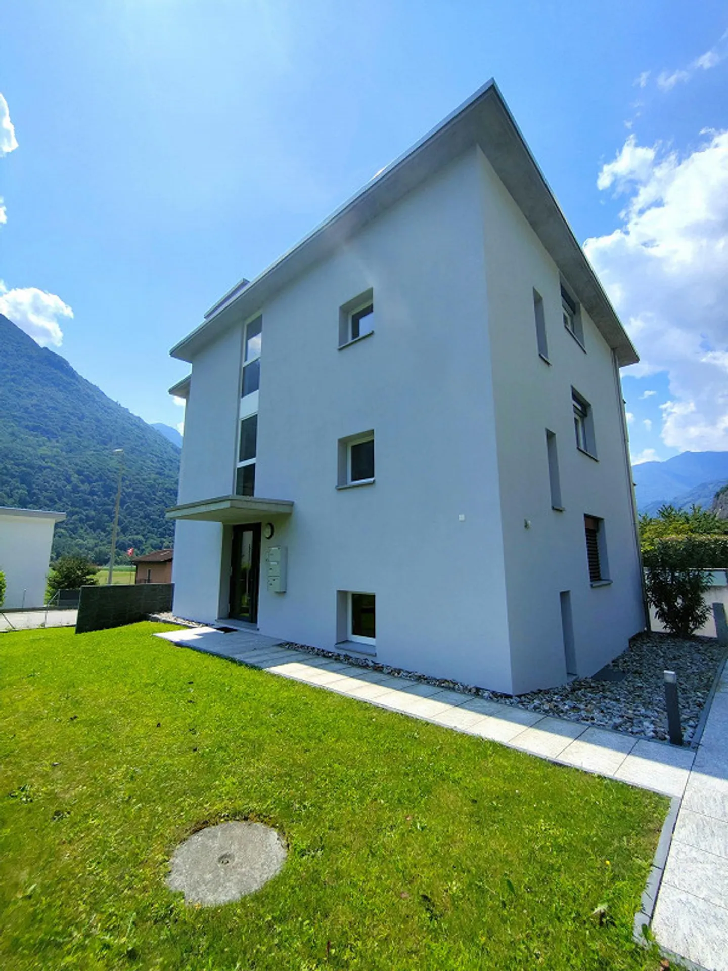 Appartement 3 ½ pièces, 1er étage, zone résidentielle Lumino - Photo 1 sur 12