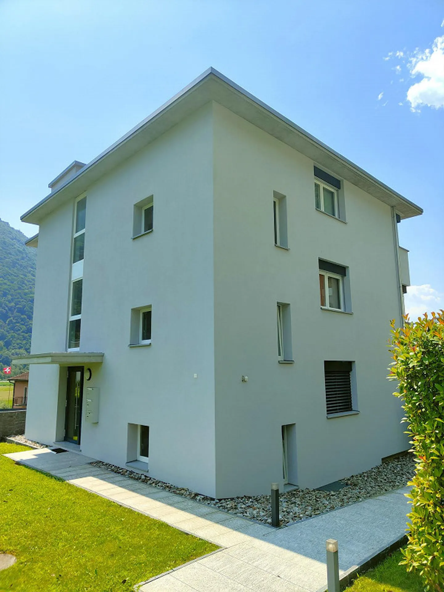 Appartement 3 ½ pièces, 1er étage, zone résidentielle Lumino - Photo 2 sur 12