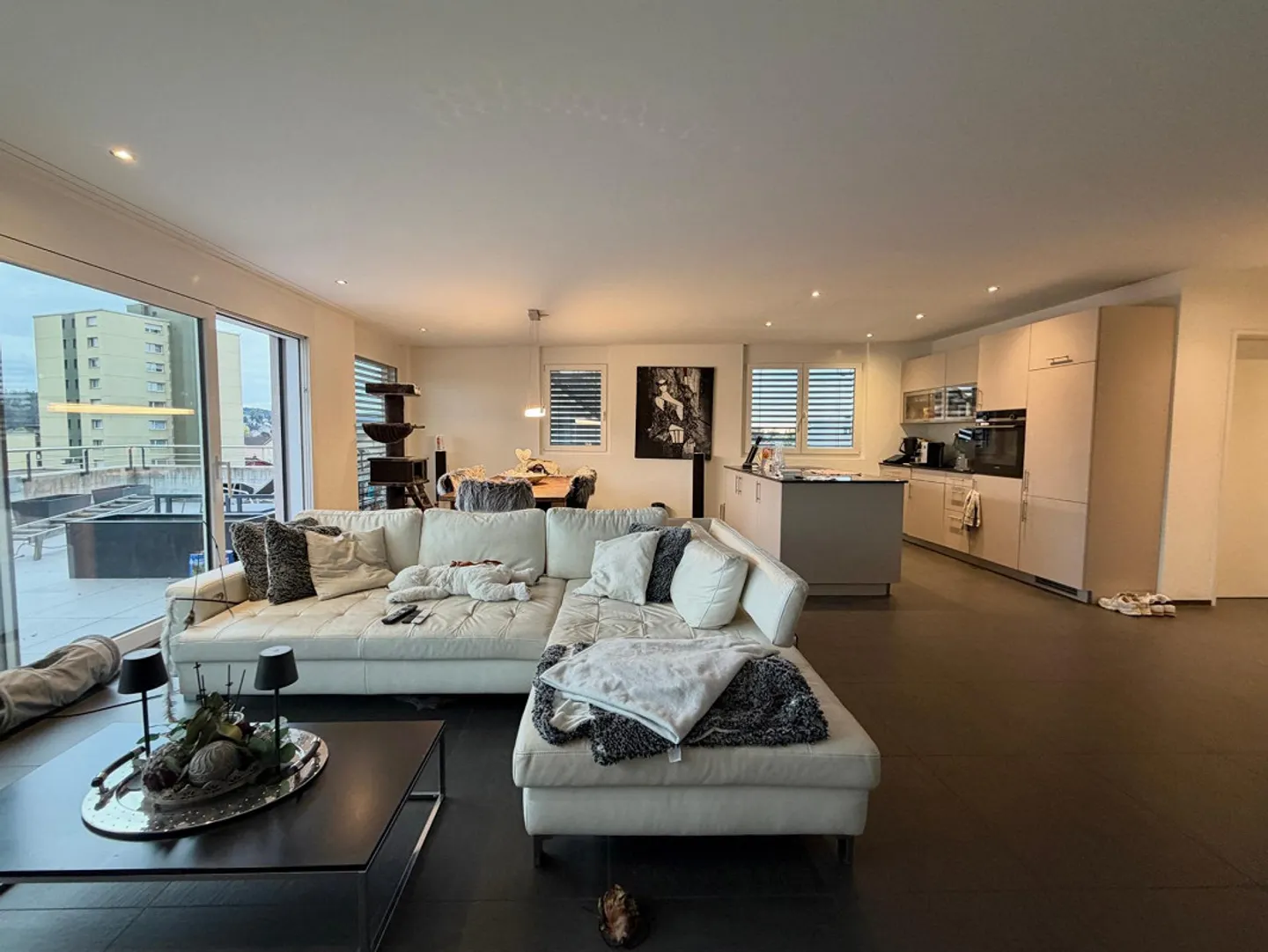 Appartement en attique de 5,5 pièces - Photo 2 sur 8
