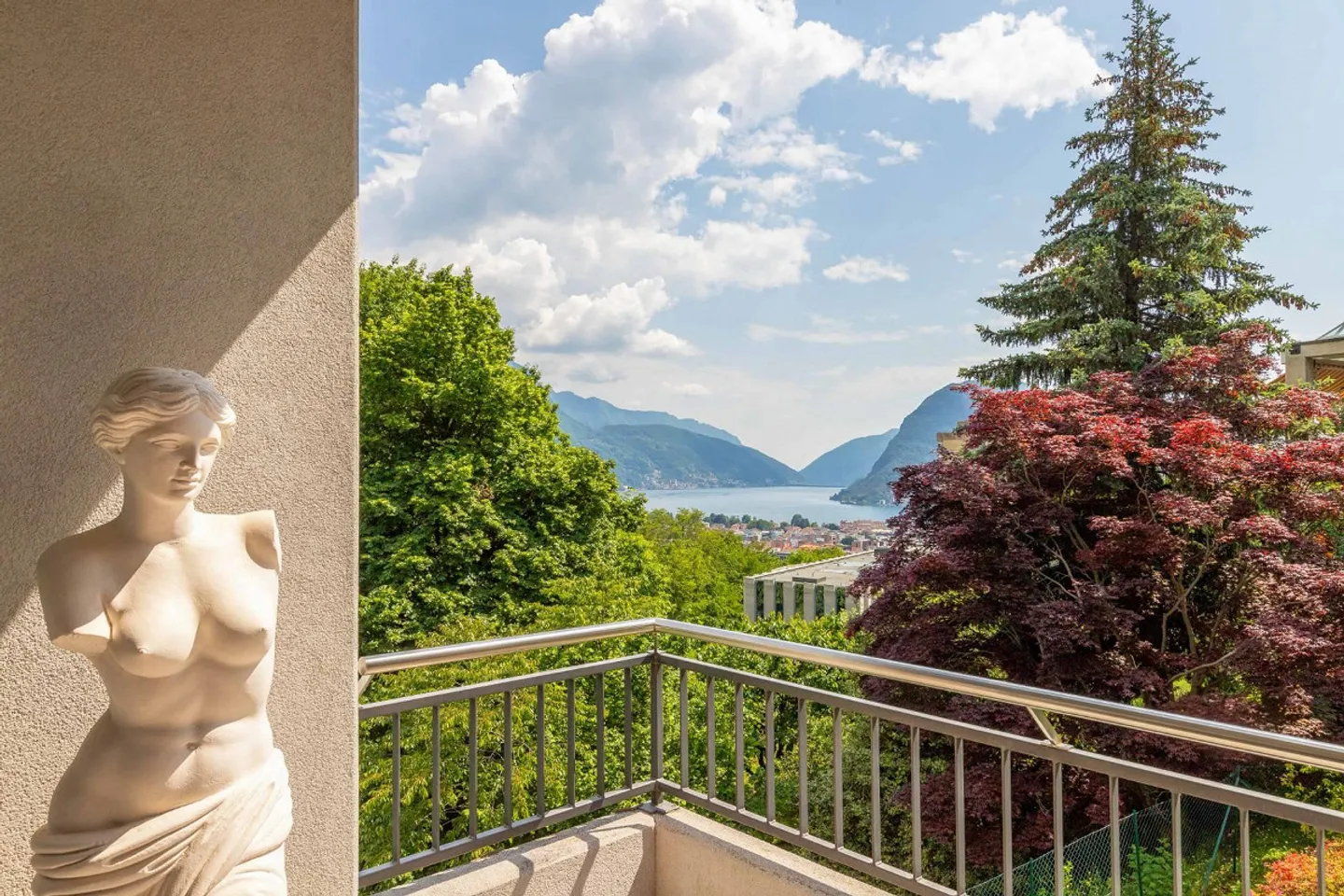 Appartement immergé dans la verdure - Photo 10 sur 13