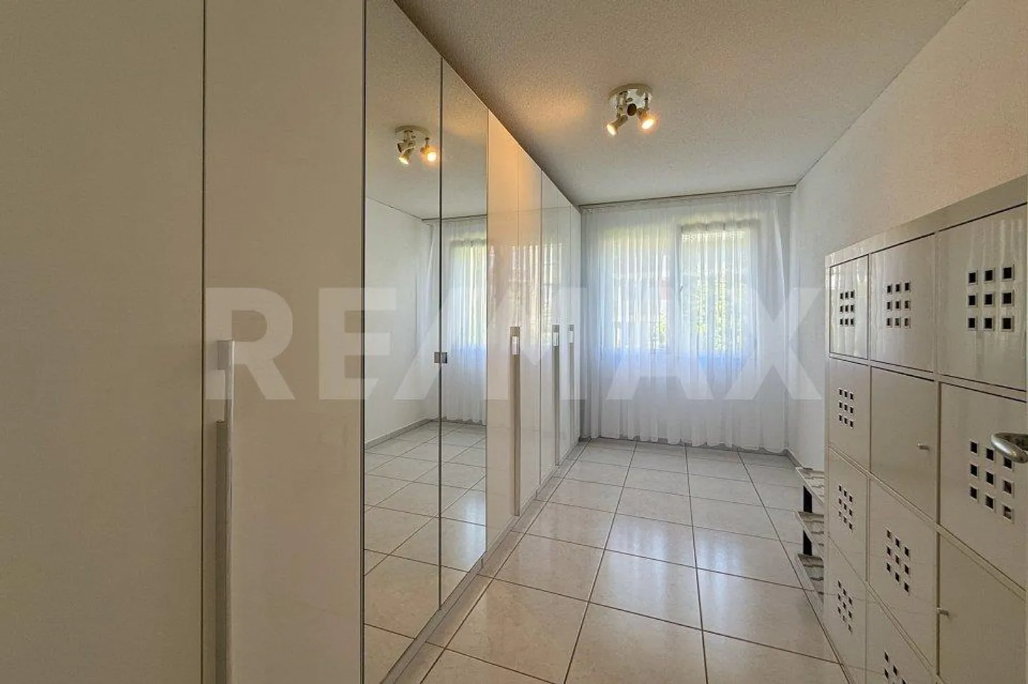 Tanto spazio per tutta la famiglia - moderno appartamento di 5½ stanze in una posizione tranquilla - Foto 4 di 13