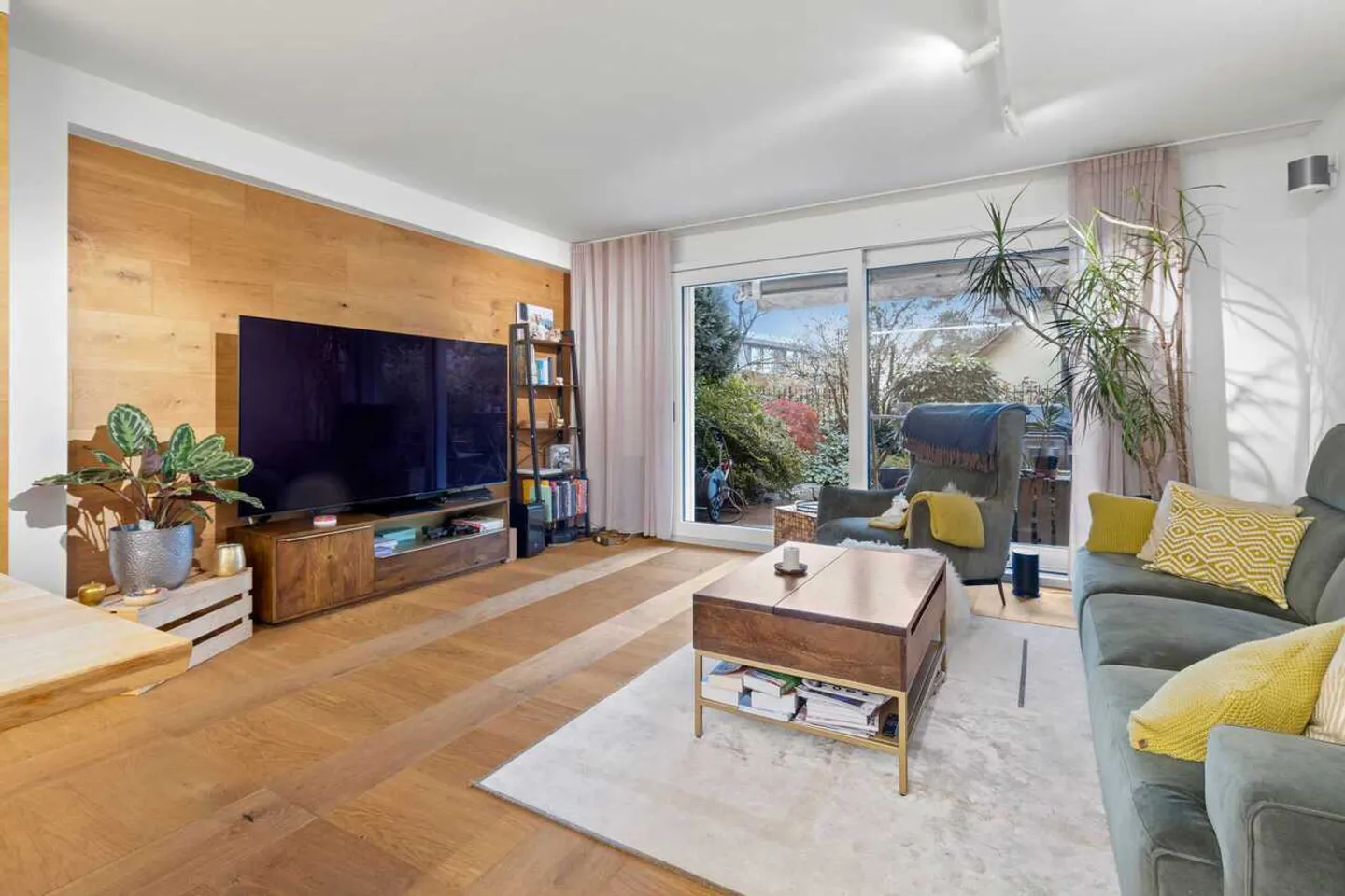 Luxuriöse 3,5 Zimmer Wohnung an bester Lage - Foto 1 von 12