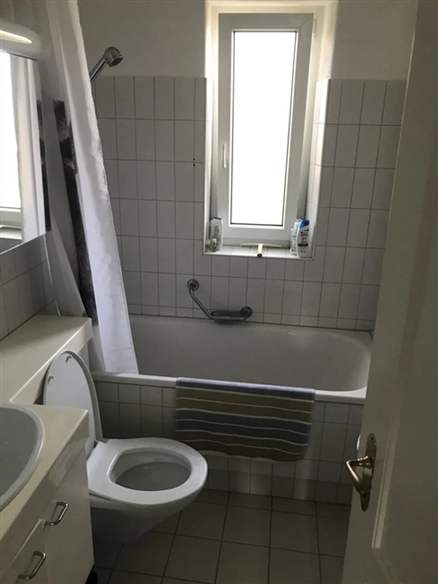 APPARTEMENT DE 3½ PIÈCES À ZURICH - QUARTIER 2 WOLLISHOFEN, MEUBLÉ, TEMPORAIRE - Photo 5 sur 5